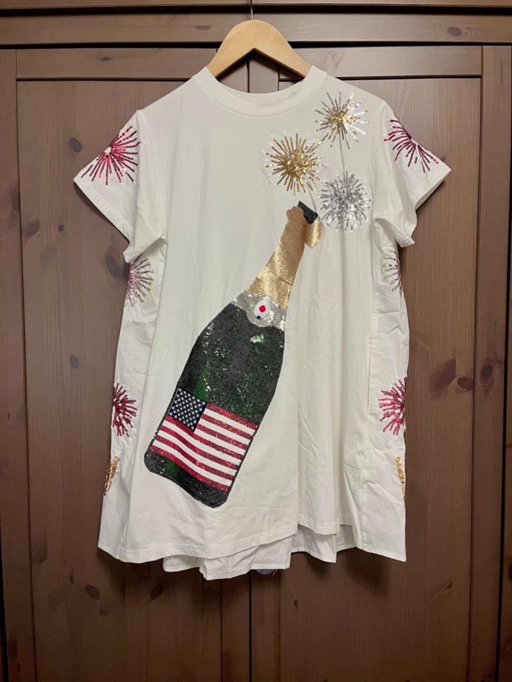QUEEN OF SPARKLES | XS White Tee Dress Sequin Champagne Fireworks
